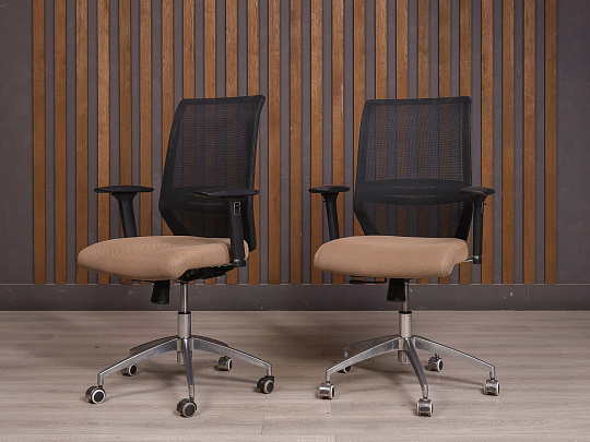 Офисное кресло Ткань Бежевый Россия