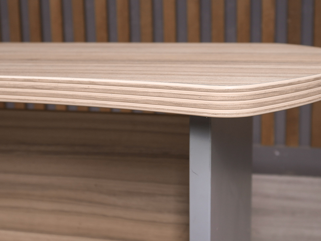 Стол эргономичный Berlin ДСП Орех Россия (232511-08105)