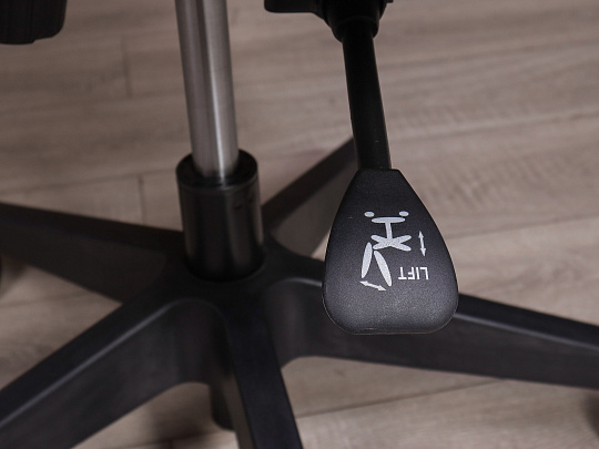 Кресло руководителя Zombie Ткань Чёрный Россия