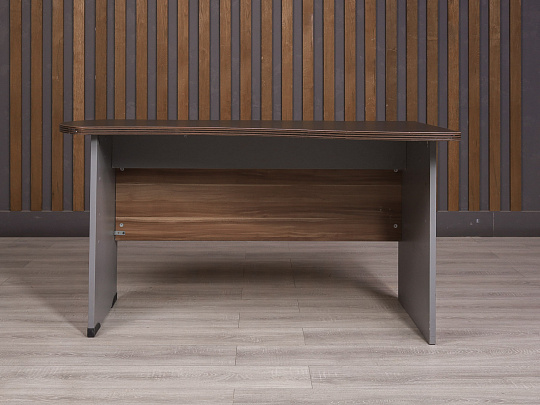 Стол эргономичный Berlin ДСП Венге Россия