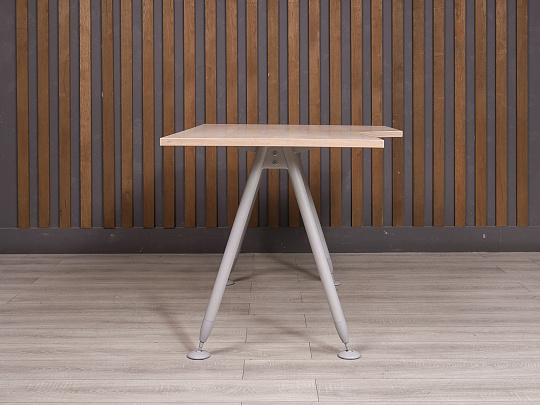 Стол эргономичный ДСП Клен Россия