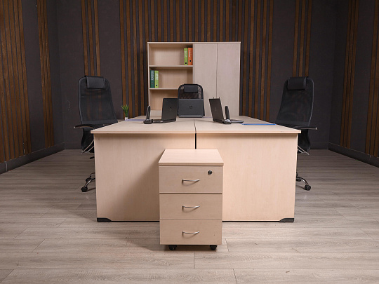 Готовое решение на 3 рабочих места ДСП Дуб Россия