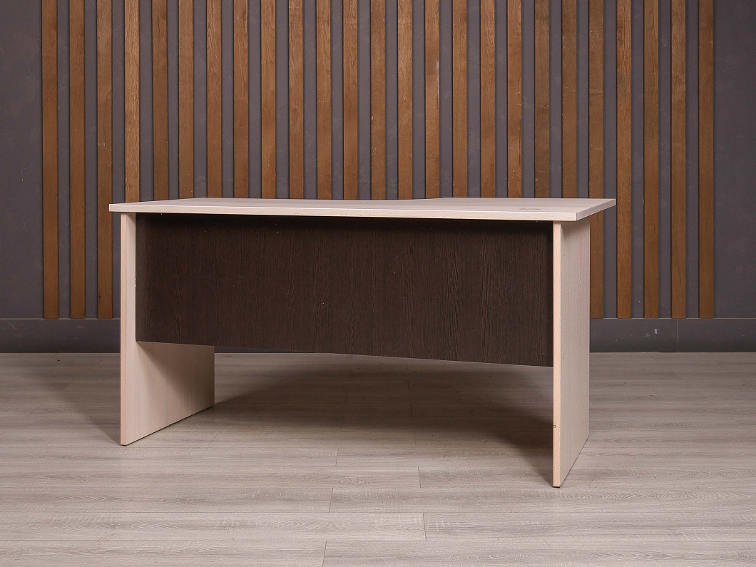 Стол эргономичный ДСП Дуб Россия (23256-18036)