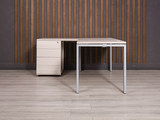 Стол с тумбой ДСП Дуб Россия