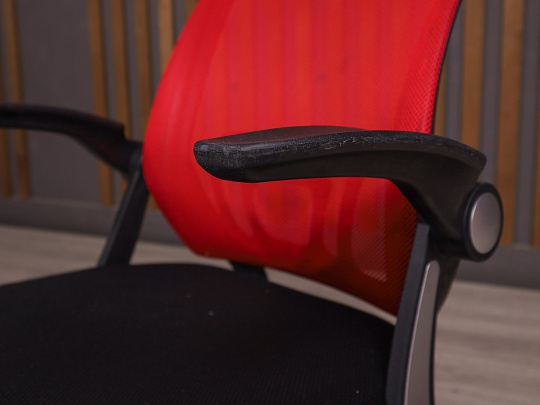Офисное кресло ДЭФО Ткань Красный Россия