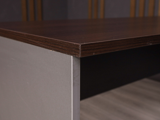 Стол с тумбой ДСП Венге Россия