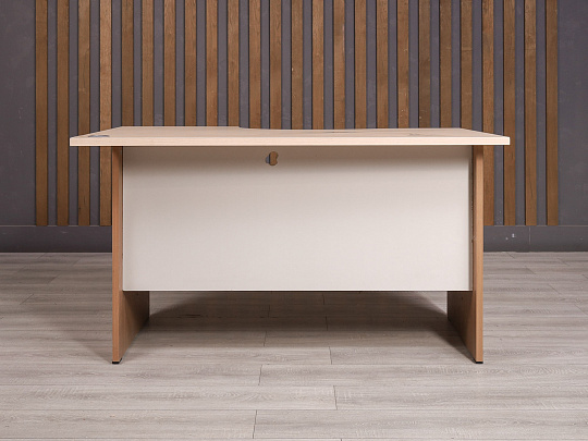 Стол эргономичный ДСП Клен Россия