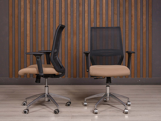 Офисное кресло Ткань Бежевый Россия