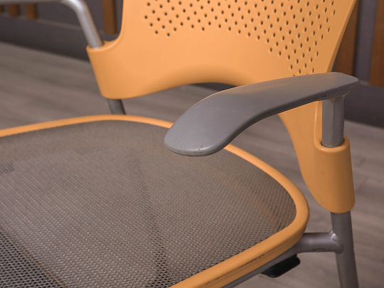 Офисный стул Herman Miller Пластик Жёлтый США