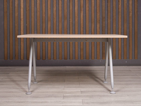 Стол эргономичный ДСП Клен Россия