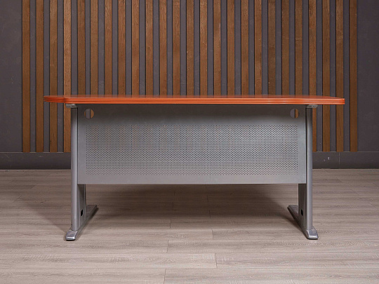 Стол эргономичный Berlin ДСП Орех Россия