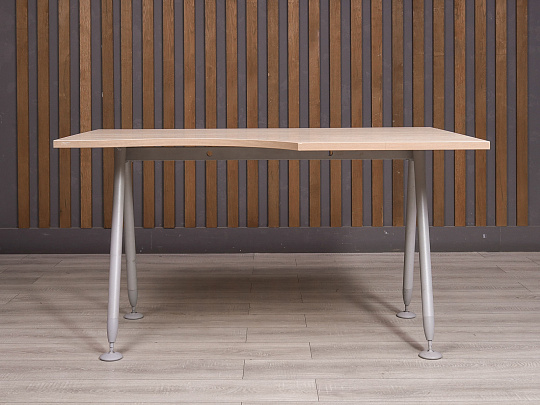 Стол эргономичный ДСП Клен Россия