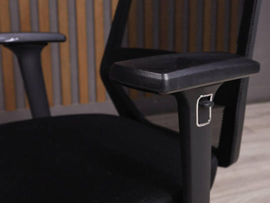 Кресло руководителя Ткань Чёрный Россия