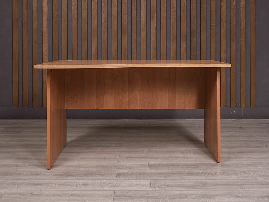 Стол эргономичный ДСП Клен Россия