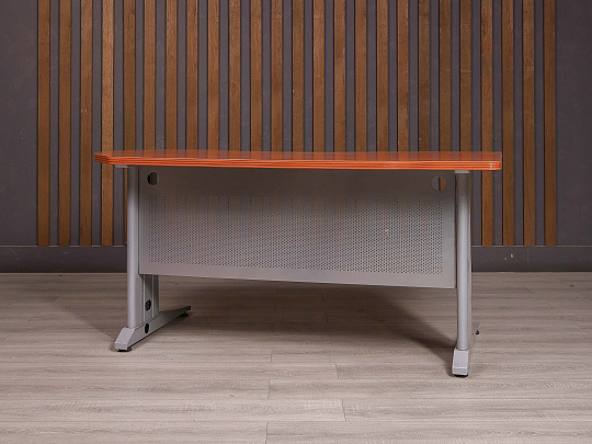 Стол эргономичный Berlin ДСП Орех Россия