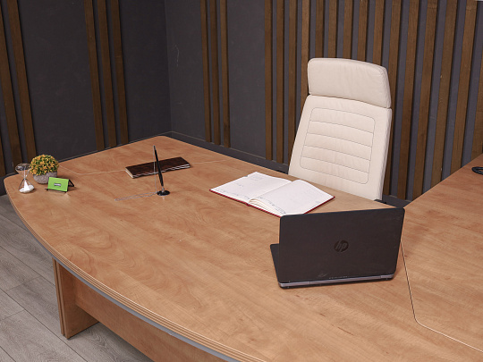 Стол руководителя Berlin ДСП Ольха Россия