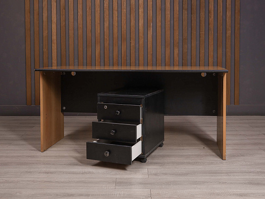 Стол с тумбой ДСП Чёрный Россия