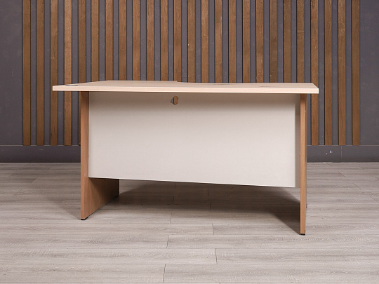 Стол эргономичный ДСП Клен Россия