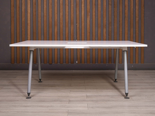Стол для переговоров ДСП Белый Россия