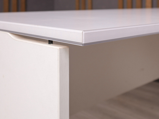 Стол с тумбой ДСП Белый Россия