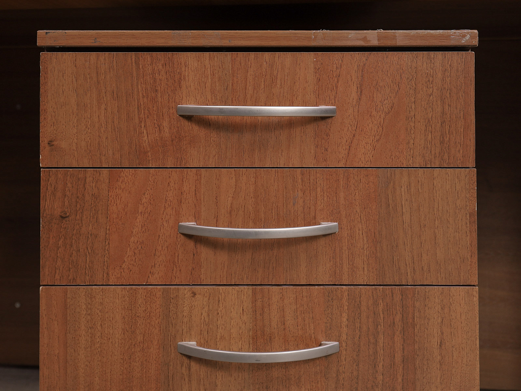 Стол руководителя ДСП Орех Россия (1351-11085)