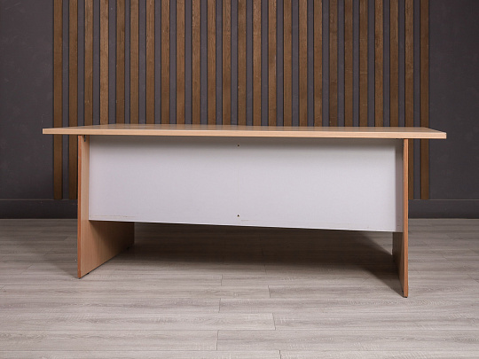 Стол эргономичный ДСП Клен Россия