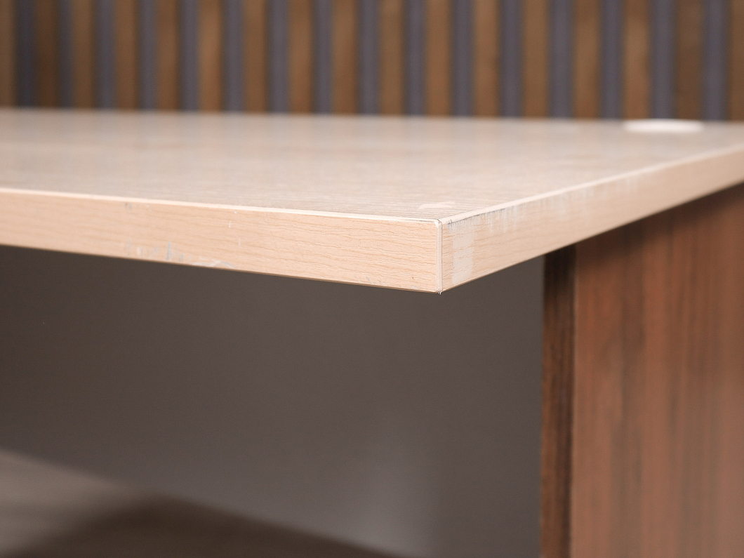 Стол с тумбой ДСП Дуб Россия (21561-24035)