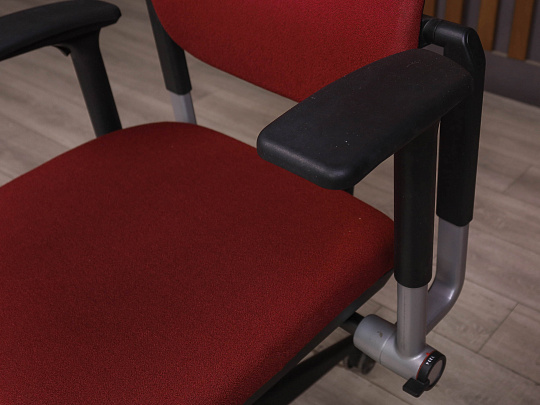 Офисное кресло Steelcase Ткань Бордовый Россия