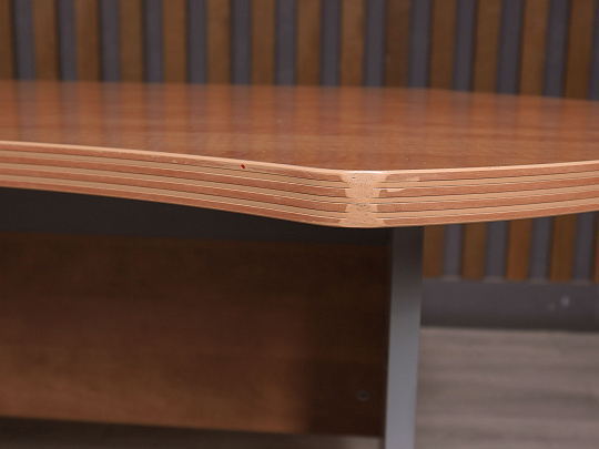 Стол эргономичный Berlin ДСП Орех Россия