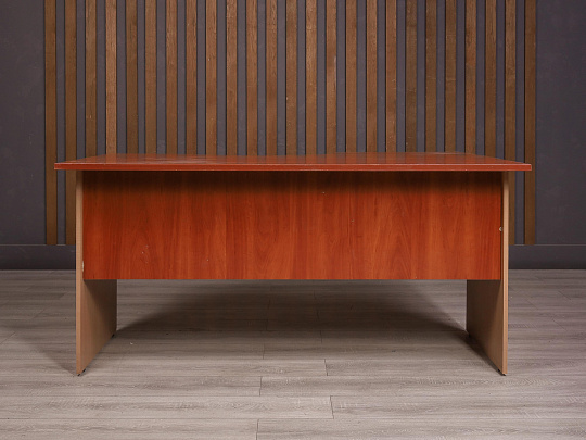 Стол эргономичный ДСП Вишня Россия