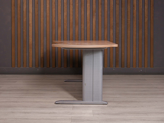 Стол эргономичный Bern ДСП Ольха Россия