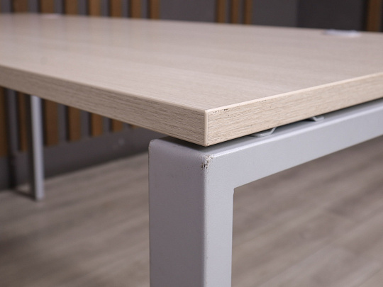 Стол с тумбой ДСП Дуб Россия