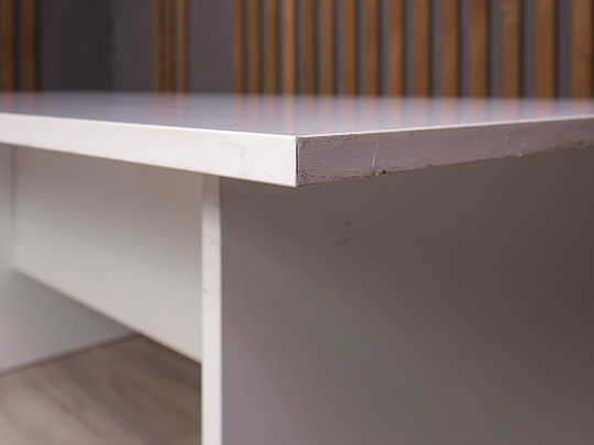 Стол для переговоров ДСП Белый Россия