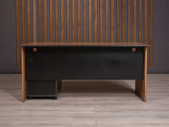 Стол с тумбой ДСП Чёрный Россия