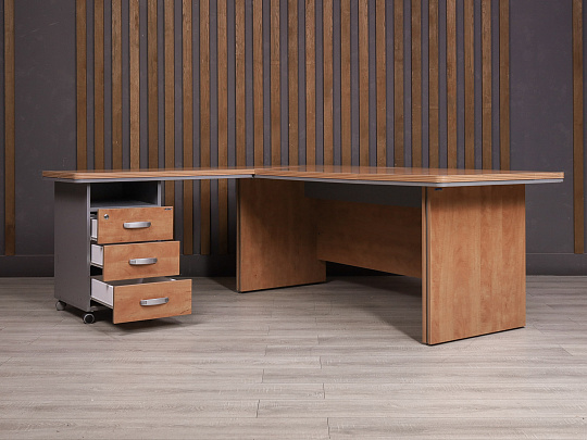 Стол руководителя Berlin ДСП Ольха Россия