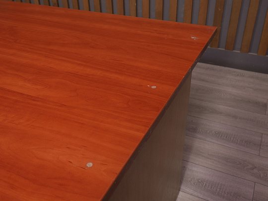 Стол эргономичный ДСП Вишня Россия