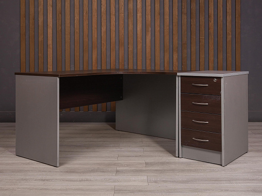 Стол с тумбой ДСП Венге Россия