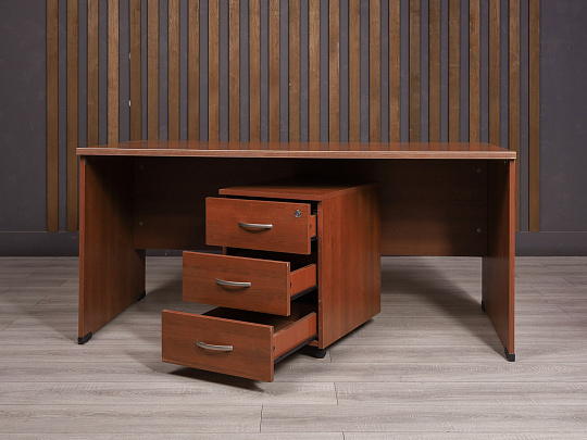 Стол с тумбой ДСП Орех Россия