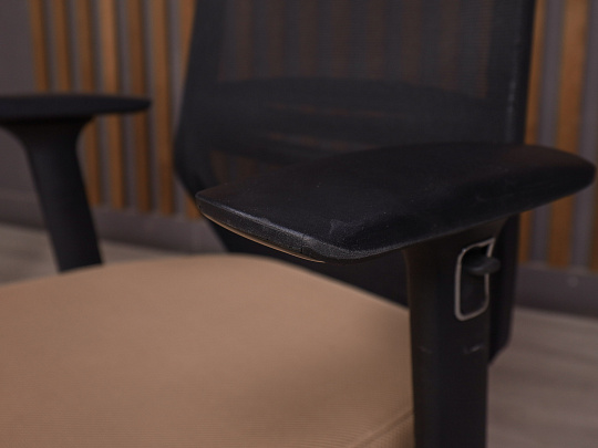 Офисное кресло Ткань Бежевый Россия