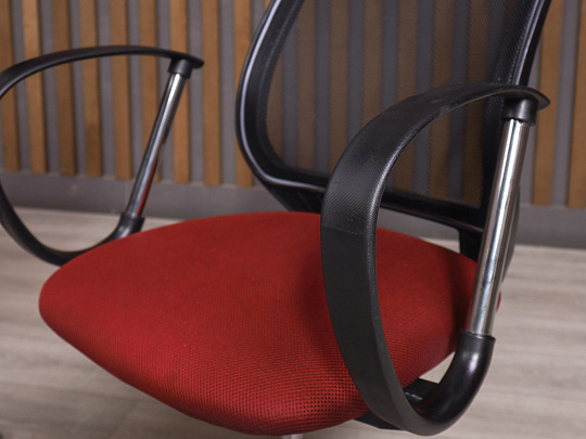 Офисное кресло Ткань Красный Россия