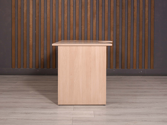 Стол эргономичный ДСП Клен Россия