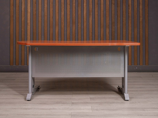 Стол эргономичный Berlin ДСП Орех Россия