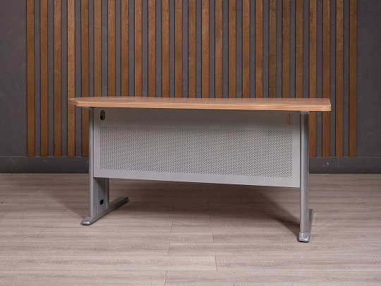 Стол эргономичный Bern ДСП Ольха Россия