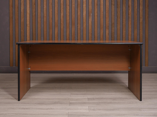 Стол прямоугольный ДСП Орех Россия