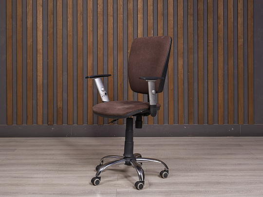 Офисное кресло Ткань Коричневый Россия