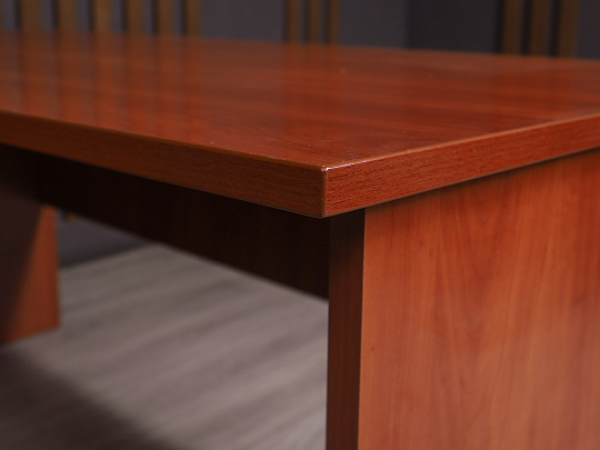 Стол с тумбой ДСП Вишня Россия