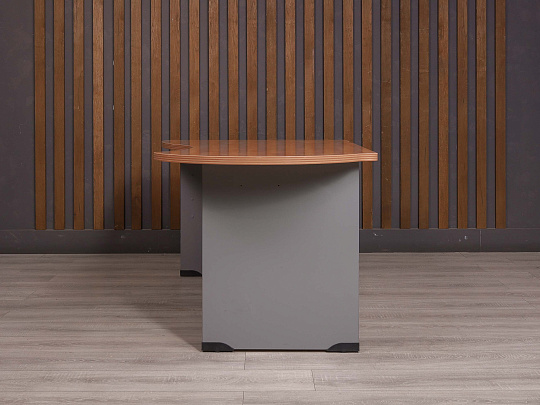 Стол эргономичный Berlin ДСП Орех Россия