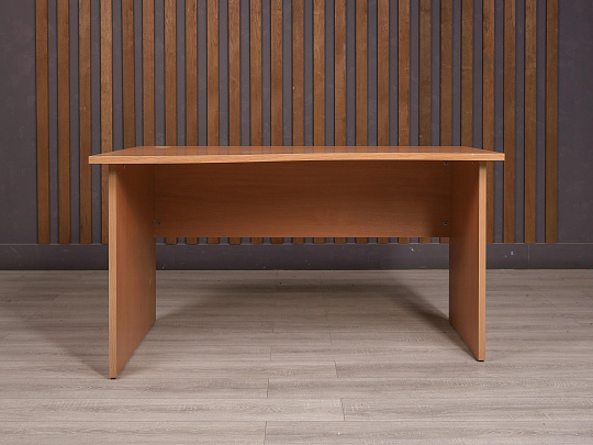 Стол эргономичный ДСП Клен Россия