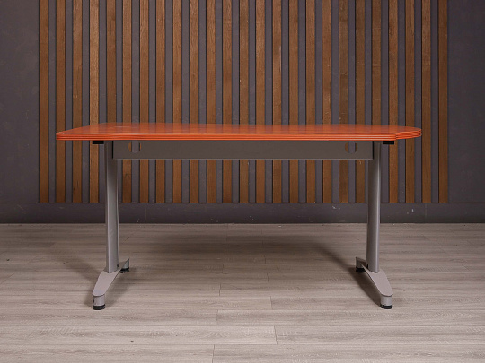 Стол эргономичный ДСП Орех Россия