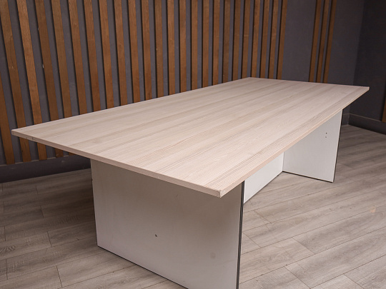 Стол для переговоров ДСП Дуб Россия